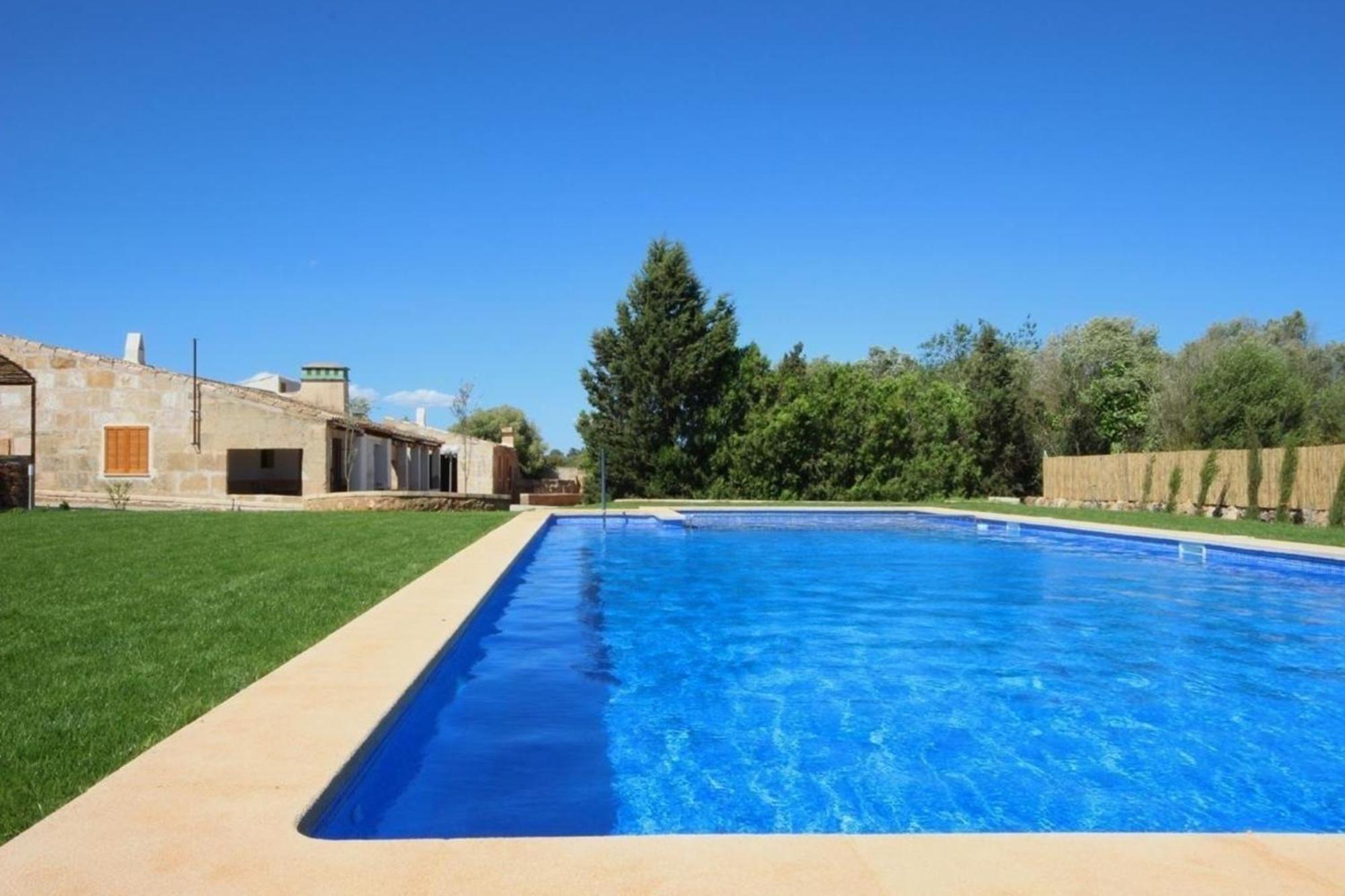 Mit Pool, Garten, Terrasse Und Grill Apartment