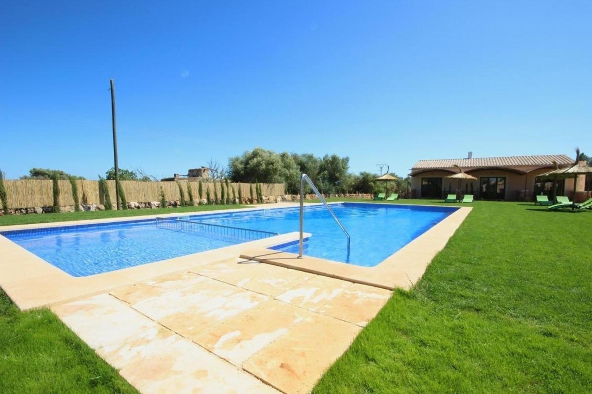 Apartment Mit Pool, Garten, Terrasse Und Grill