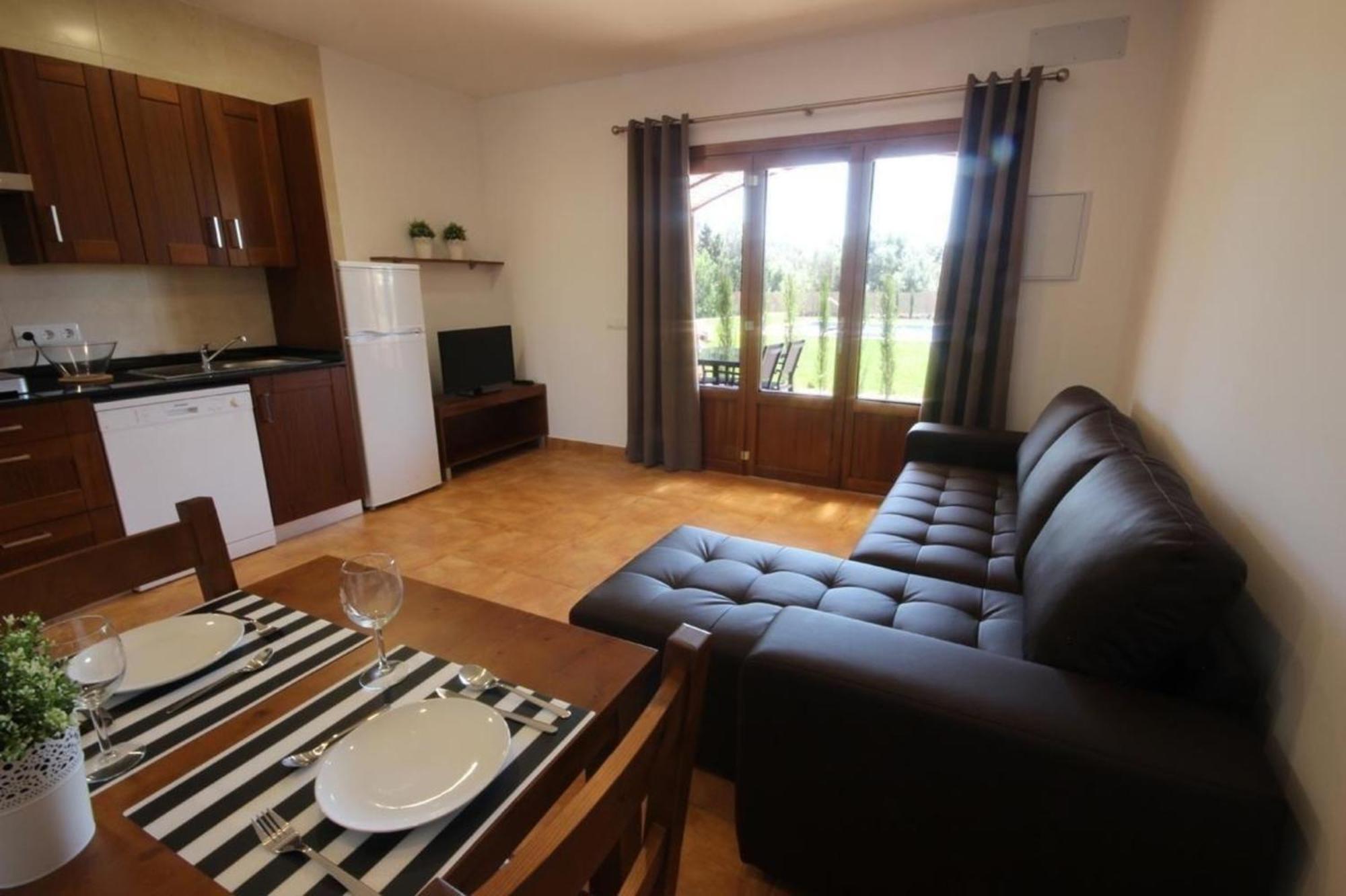 Mit Pool, Garten, Terrasse Und Grill
